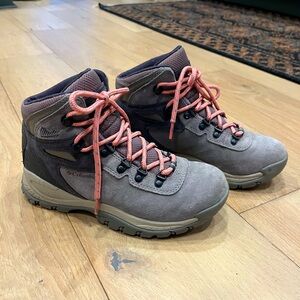 Columbia women’s hiking winter boots size 7
